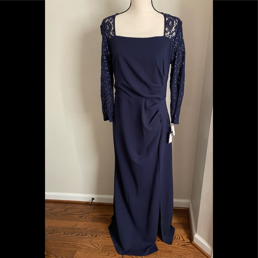 NWT !! Beautiful navy blue Mother -of- bride/groom dress.